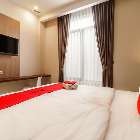 Hotel Reddoorz Plus Near Lippo Mall Kemang 2 à Jakarta Extérieur photo