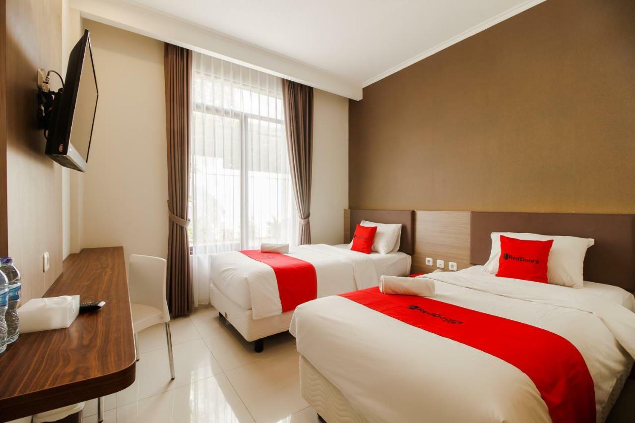 Hotel Reddoorz Plus Near Lippo Mall Kemang 2 à Jakarta Extérieur photo