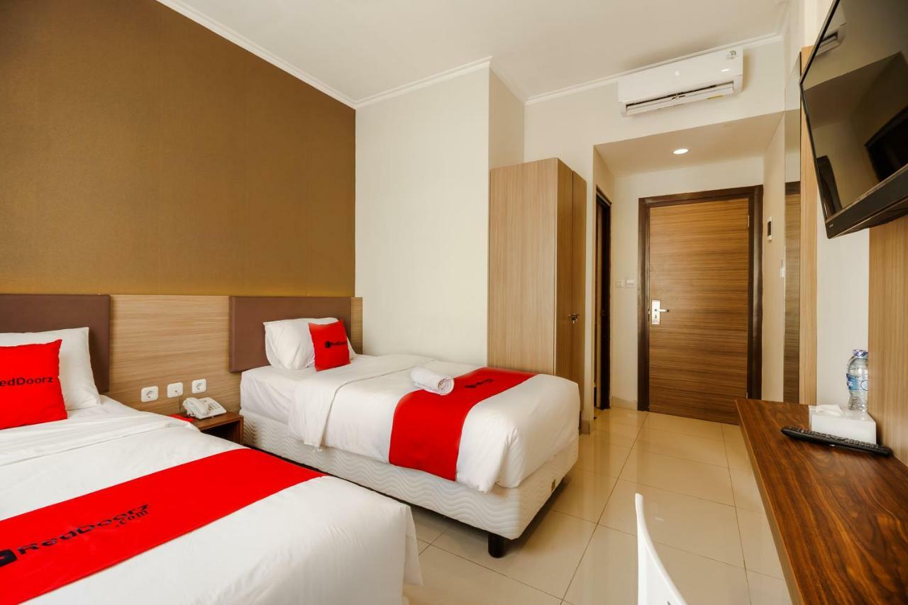 Hotel Reddoorz Plus Near Lippo Mall Kemang 2 à Jakarta Extérieur photo